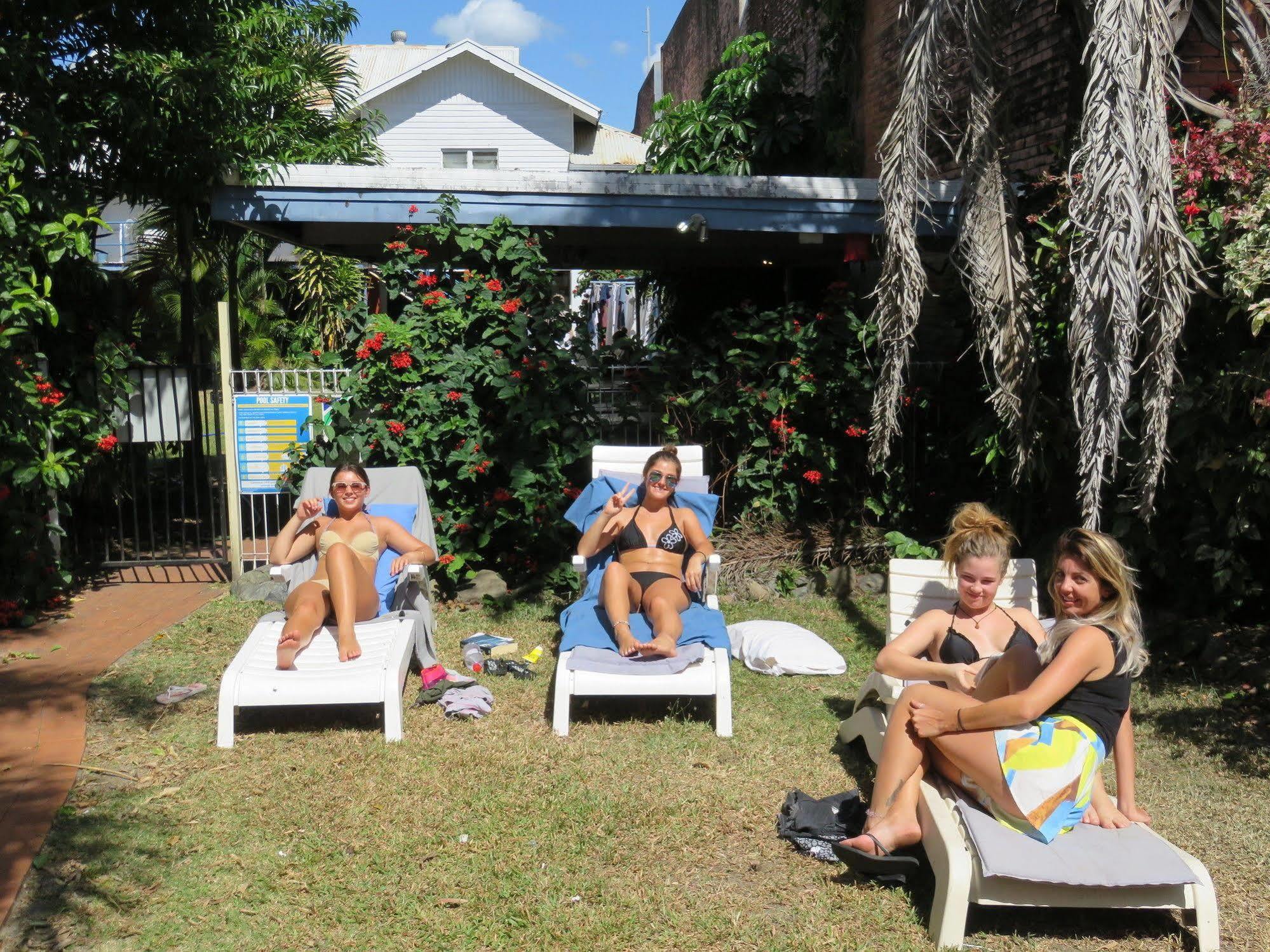 Reef Backpackers Hostel Cairns Exterior photo