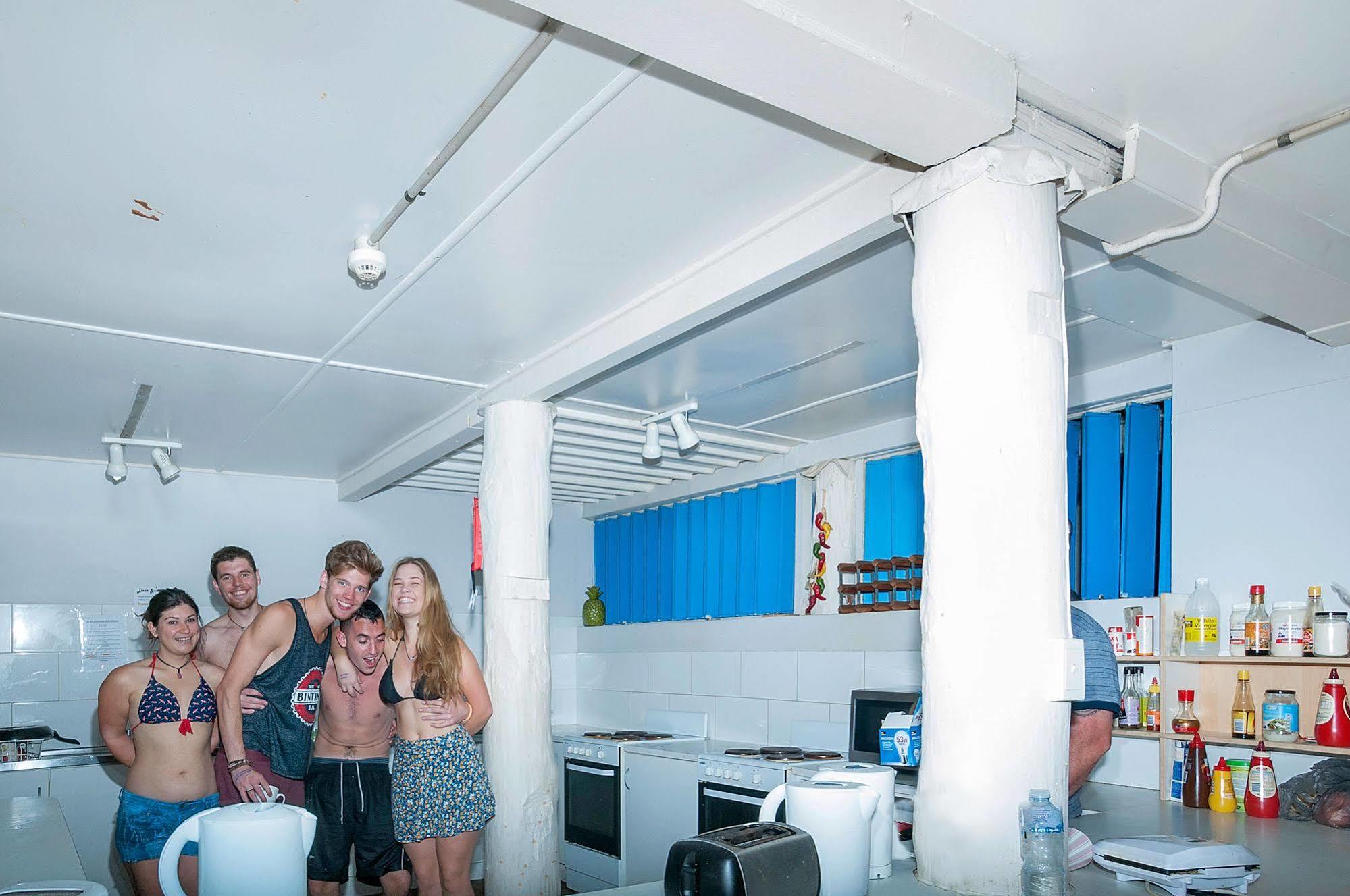 Reef Backpackers Hostel Cairns Exterior photo