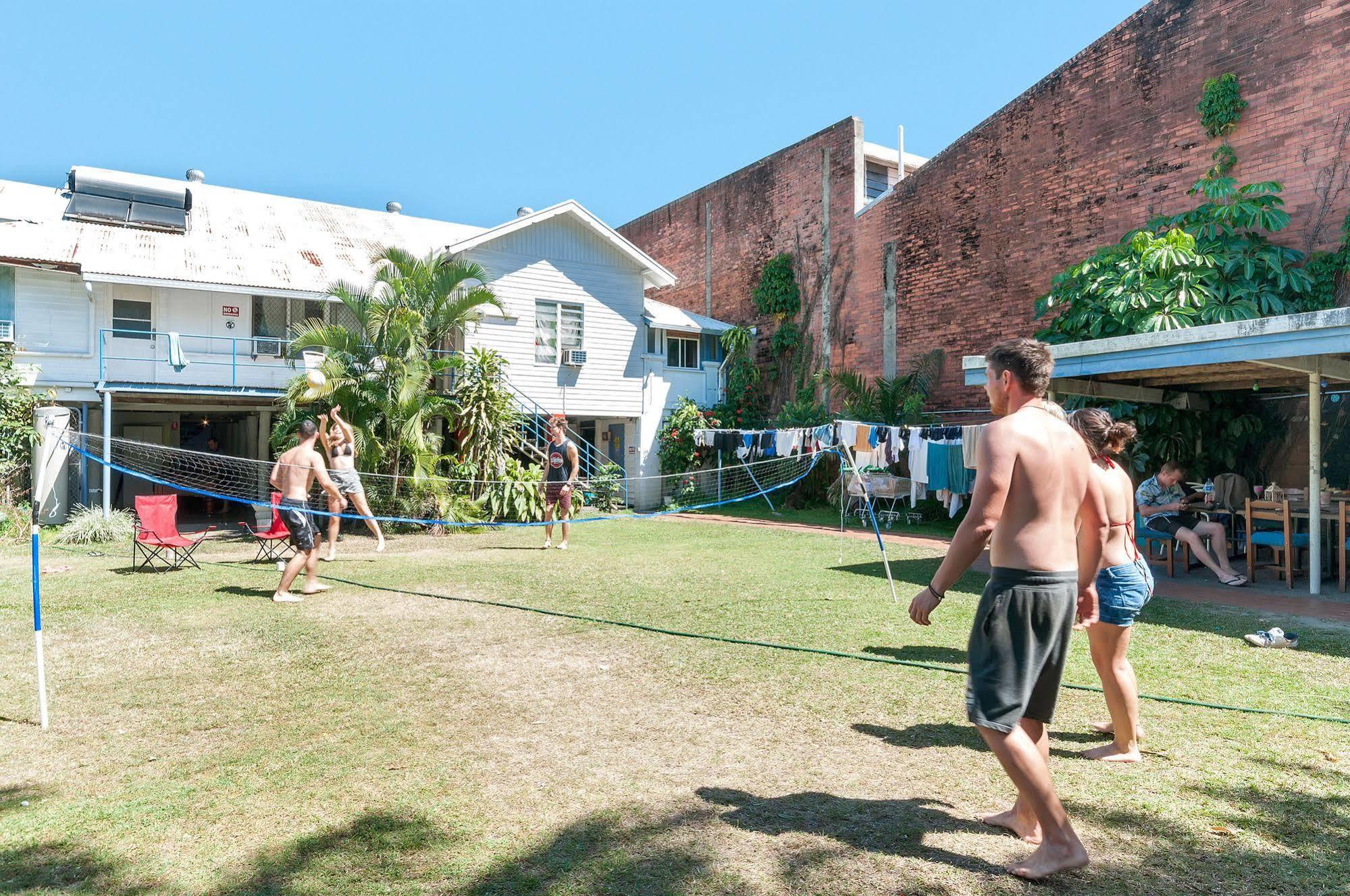 Reef Backpackers Hostel Cairns Exterior photo